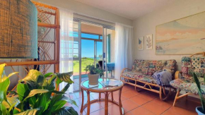 Escape to Paradise: Beachside Apartment